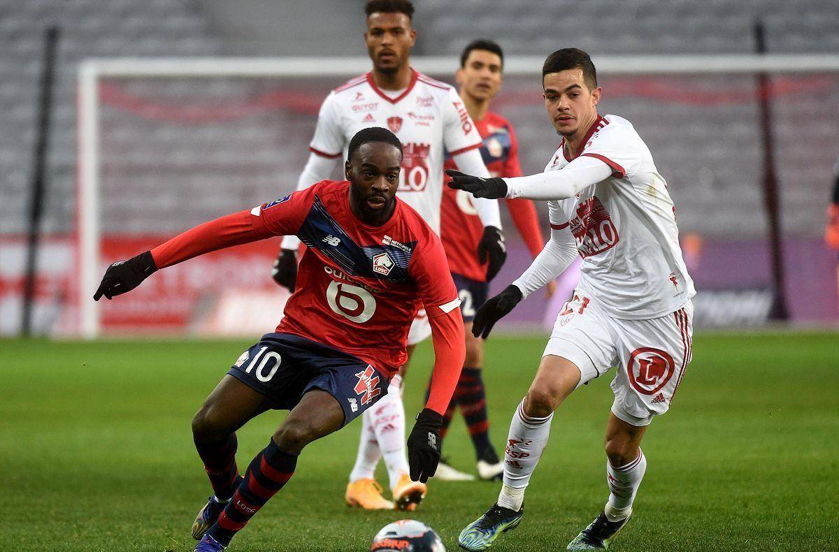 他可以在首 他可以在首