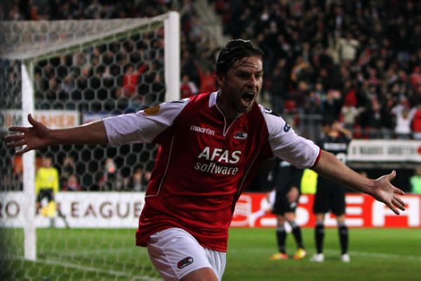 仅是依靠身 仅是依靠身