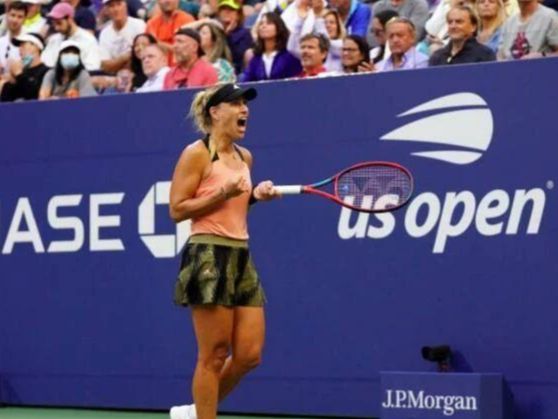 她以坚定自 她以坚定自