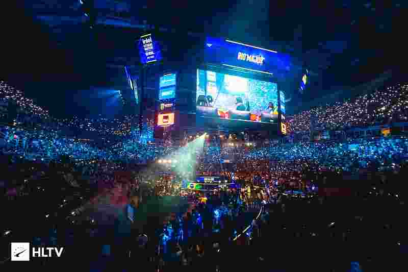 足球产业的 足球产业的